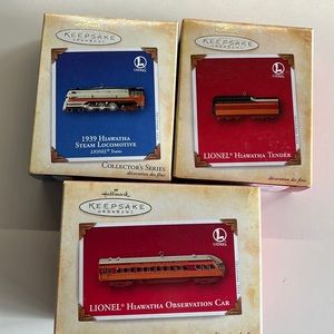 HALLMARK KEEPSAKE ORNAMENT